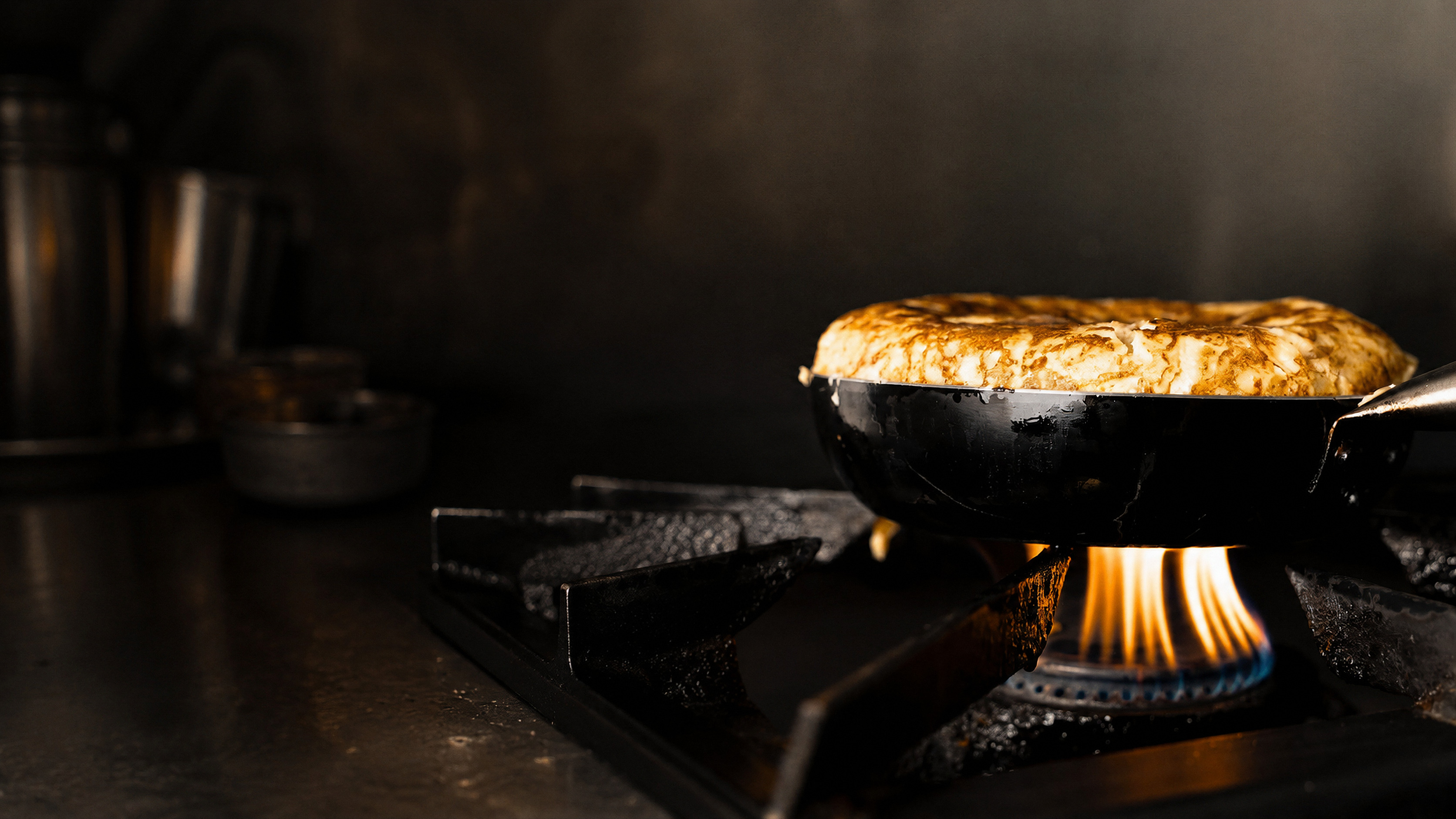 Tortilla de La Pichurrita cocinándose al fuego